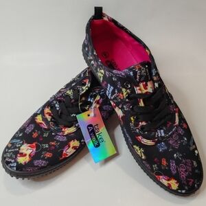 Take A Walk Shoes Graffiti Print Women's Size 9